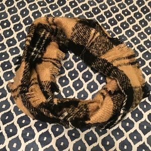 V Fraas Winter Infinity Scarf